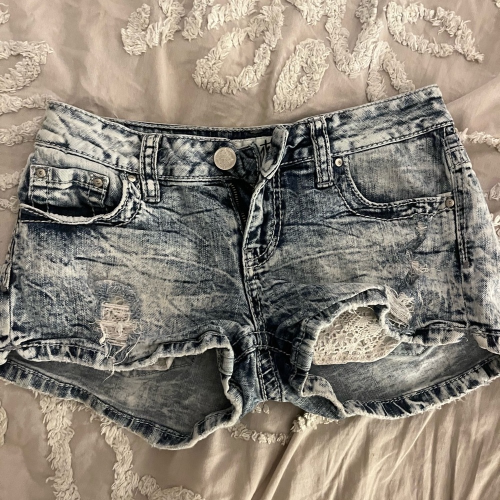 Day trip Scorpio Shorts